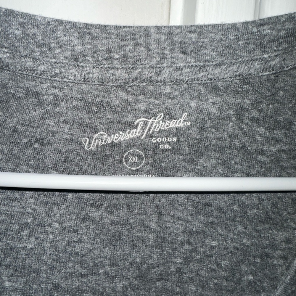 Universal Thread V-Neck - Picture 2 of 2